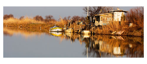 Palavas. Cabane sur le canal des quatre vents. Carte postale panoramique 10x23 cm. Photographe: Marianne Raous