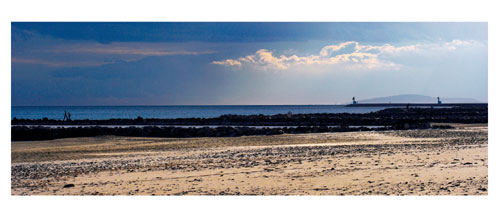 Carnon, la plage. Au loin, le Mont Saint Clair. Carte postale panoramique 10x23 cm - Photographe: Marianne Raous