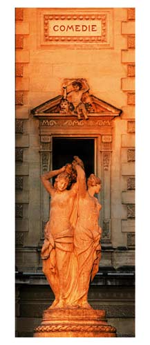 Montpellier - La fontaine des trois Graces devant l'Opéra, Place de la Comédie au petit matin